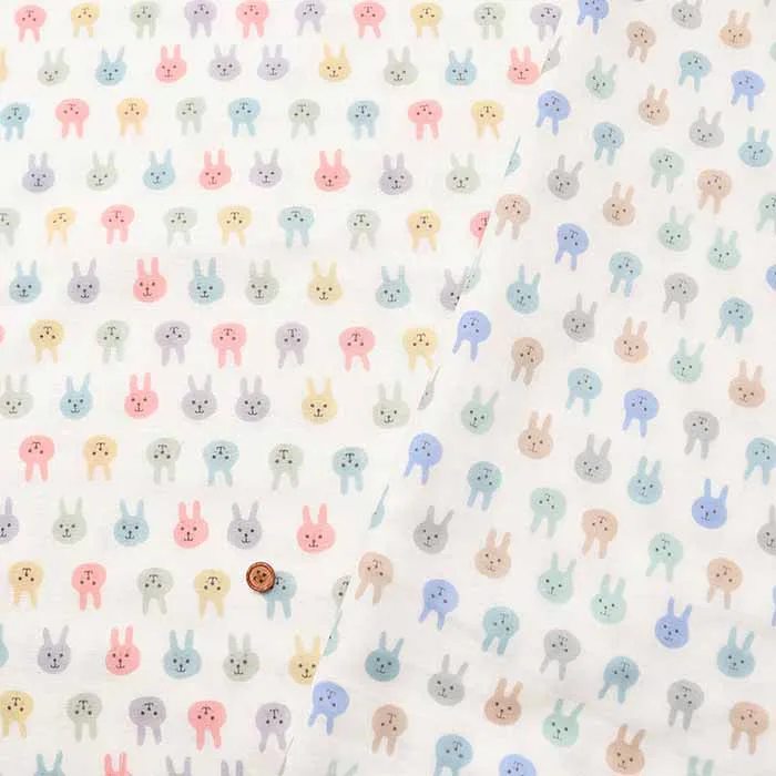 コットンダブルガーゼプリント生地　うさぎがたくさん